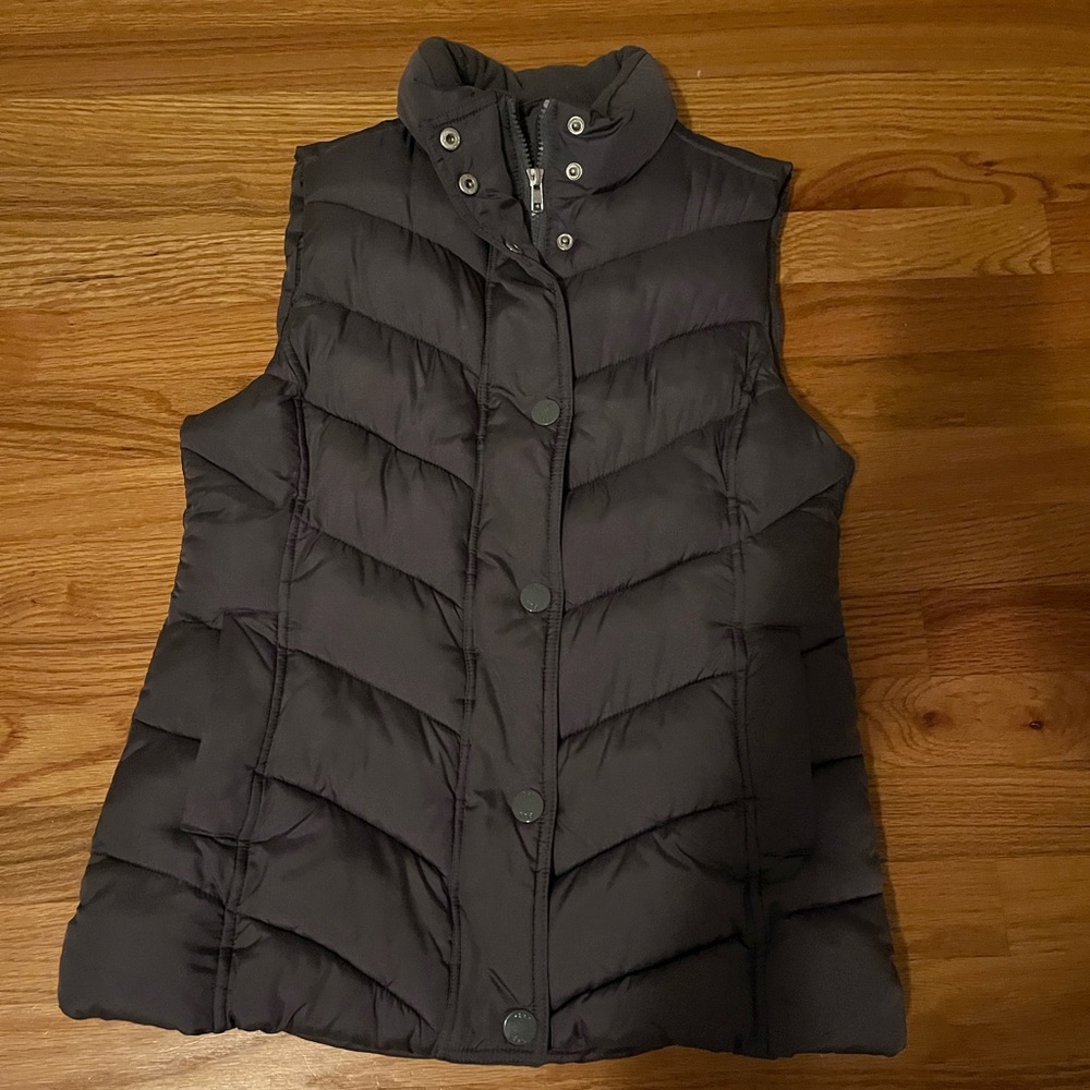 GAP Women's Dark Gray Puffer Vest